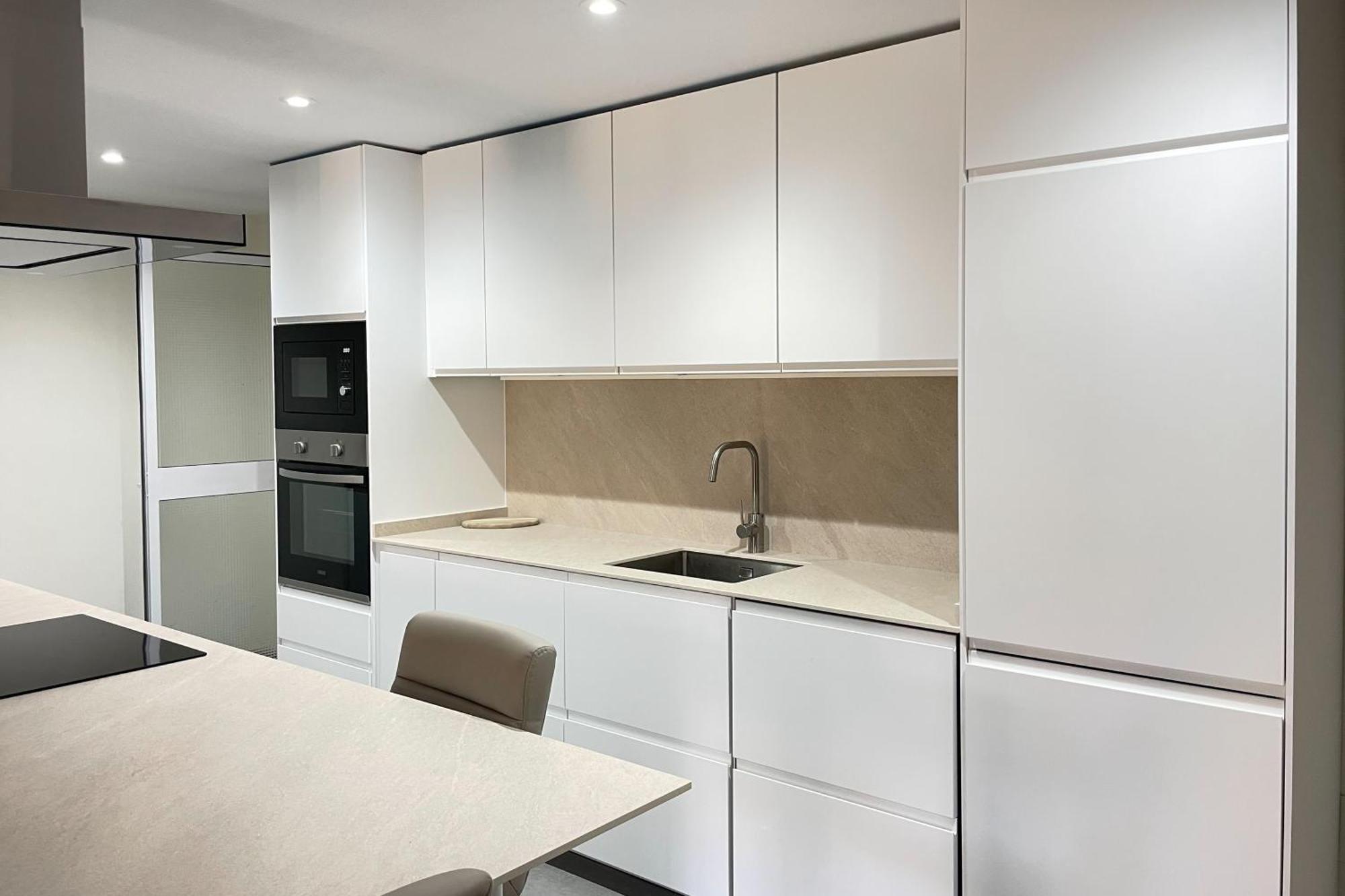 2 Bedroom 2 Bathroom In The Heart Of With Big Terrace And Free Parking Space Close To Appartement
